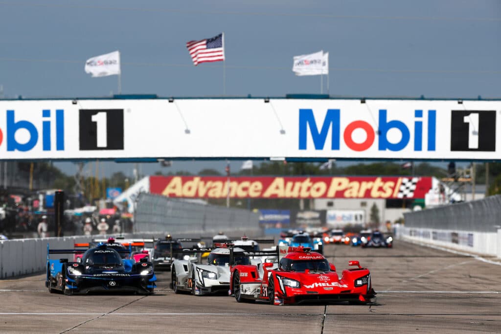 #31 Whelen Engineering Racing Cadillac DPi, DPi: Start, Mike Conway, Felipe Nasr, Pipo Derani 
#10: Konica Minolta Acura ARX-05 Acura DPi, DPi: Ricky Taylor, Filipe Albuquerque, Alexander Rossi
#01: Cadillac Chip Ganassi Racing Cadillac DPi , DPi: Renger van der Zande, Scott Dixon, Kevin Magnussen