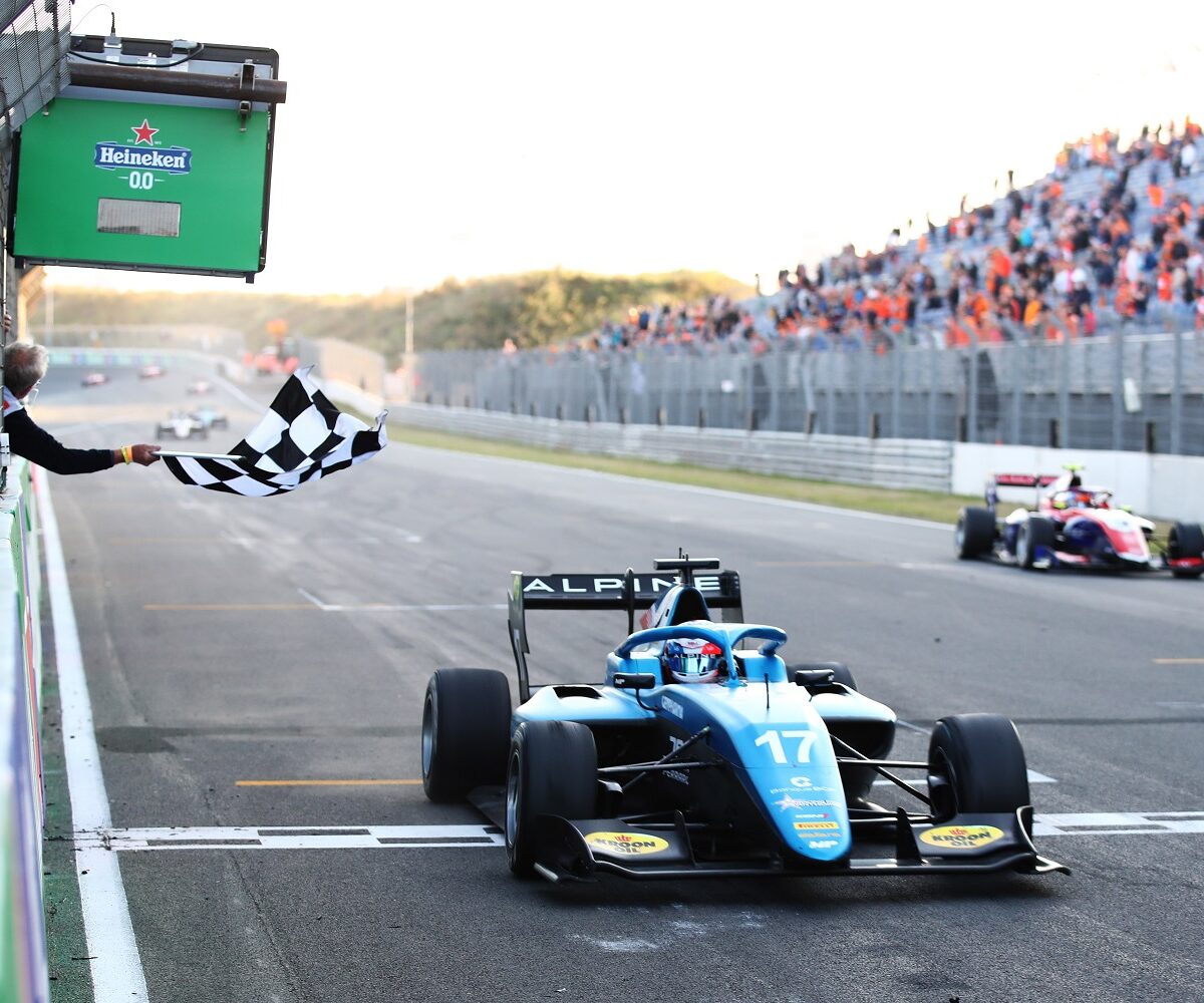 ZANDVOORT, NETHERLANDS - SEPTEMBER 04: Race winner Victor Martins of France and MP Motorsport (17) takes the chequered flag during race 2 of Round 6:Zandvoort of the Formula 3 Championship at Circuit Zandvoort on September 04, 2021 in Zandvoort, Netherlands. (Photo by Joe Portlock - Formula 1/Formula Motorsport Limited via Getty Images)