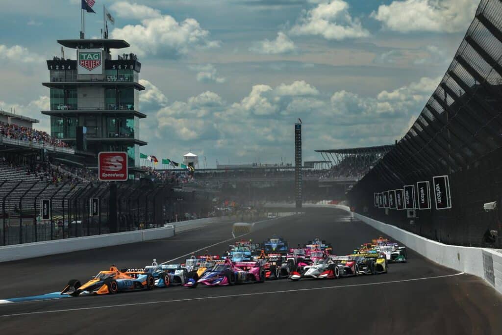 Start of the 2022 Gallagher Grand Prix - Photo by Chris Owens_Ref Image Without Watermark_m66151