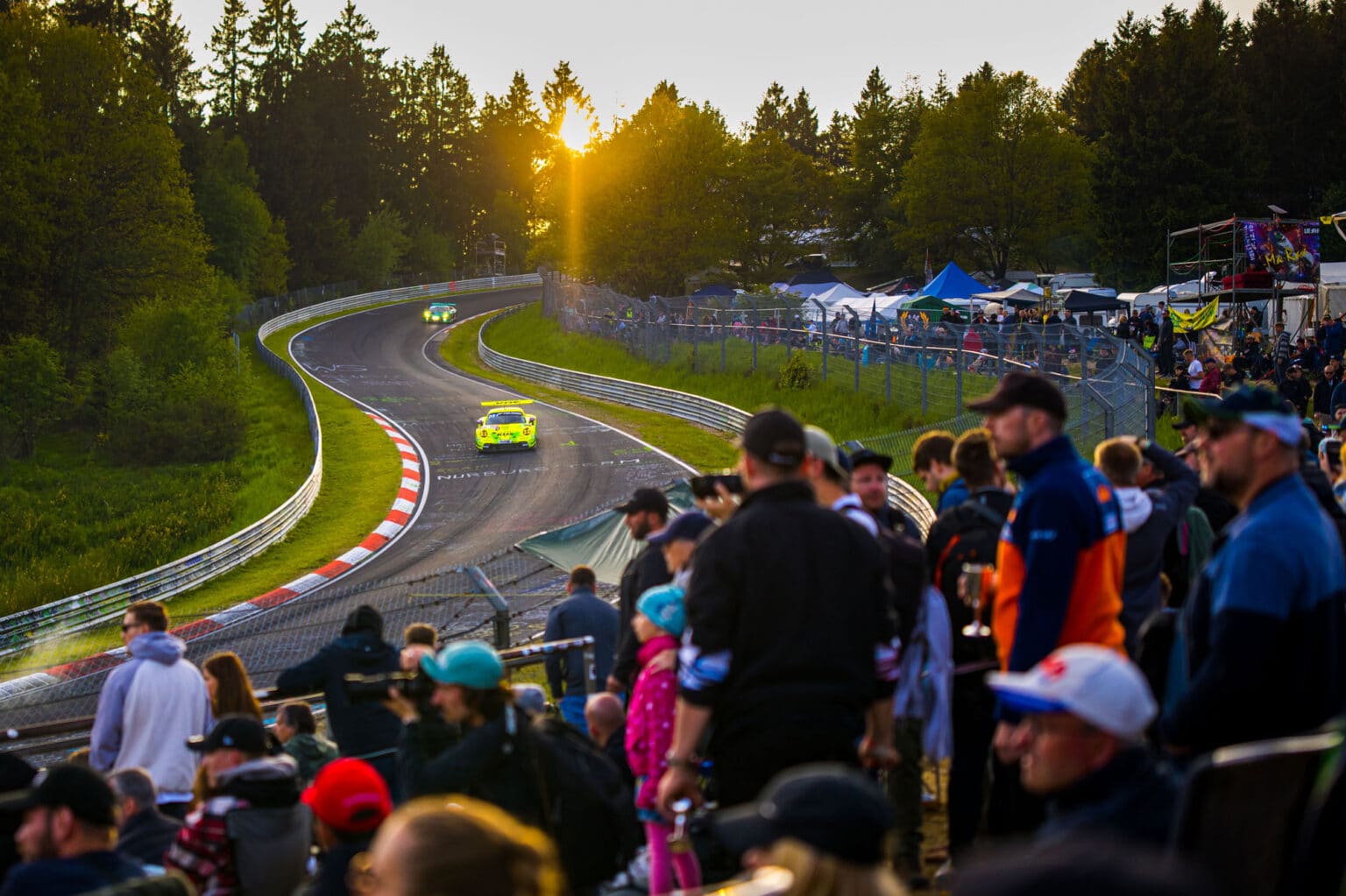 24h-2023-Nordschleife-Fans-Mathey-Porsche-911-GT3R-Foto-ADAC-GruppeC