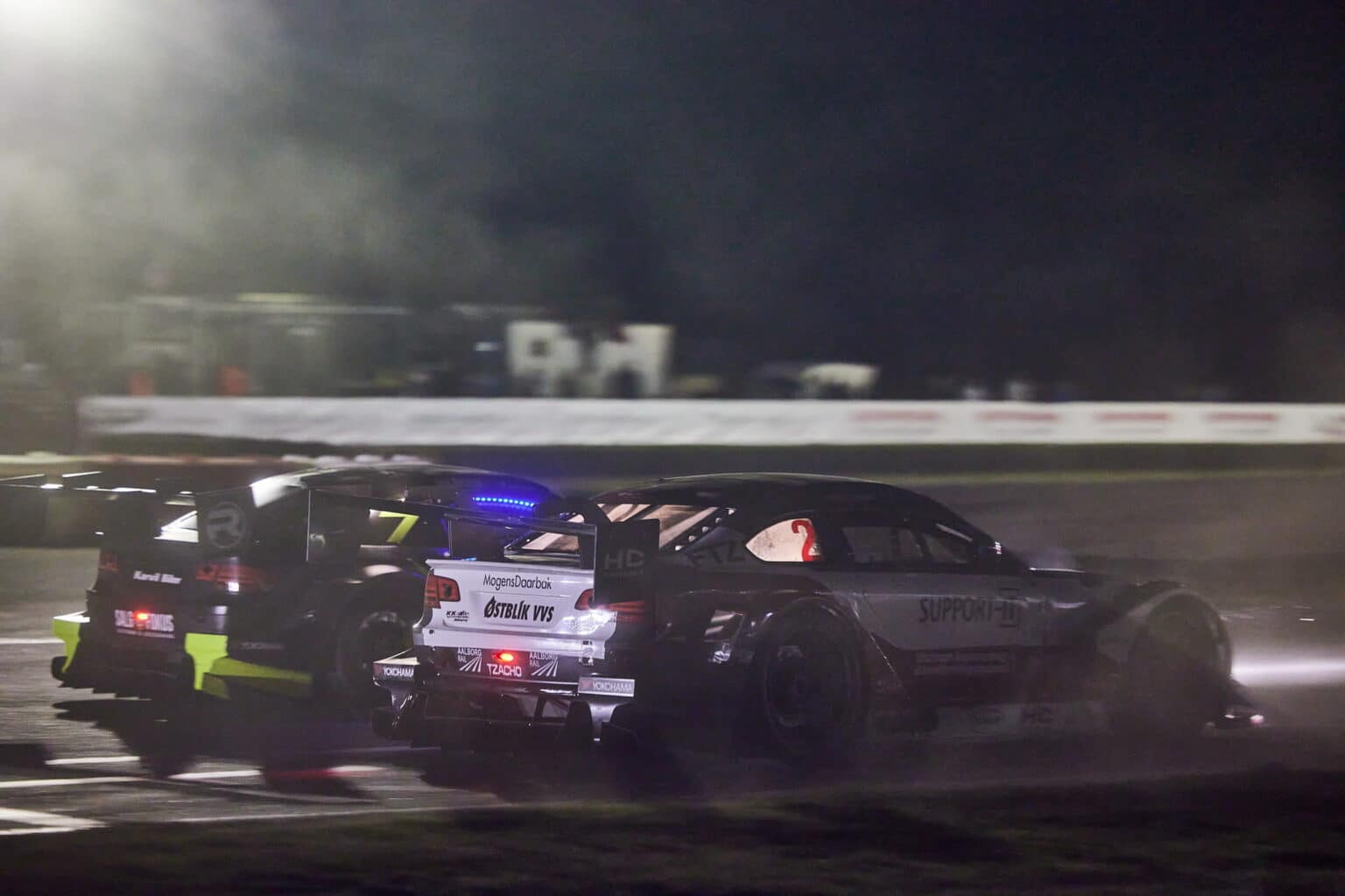 Er-der-plads-eller-ej.-Deltagerne-i-Super-GT-foto-Stumpphoto.jpg