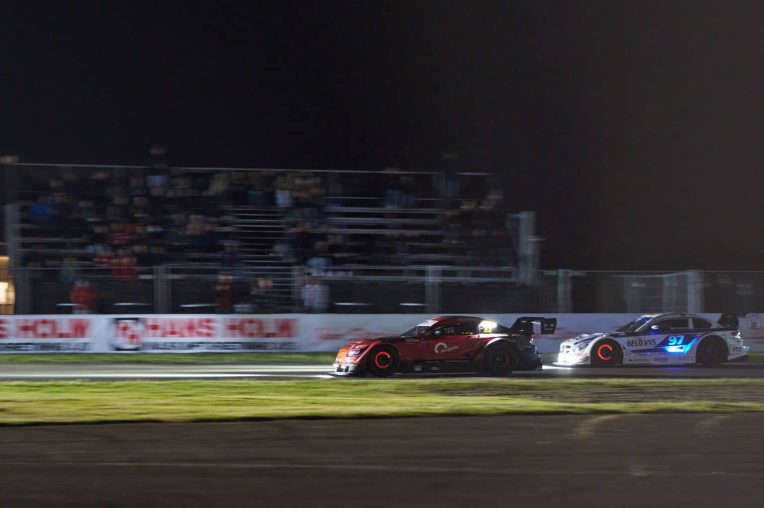 Paa-sidste-omgang-af-finalen-dykkede-Martin-Andersen-11-forbi-Ole-Petersen-97-foto-Stumpphoto.jpg