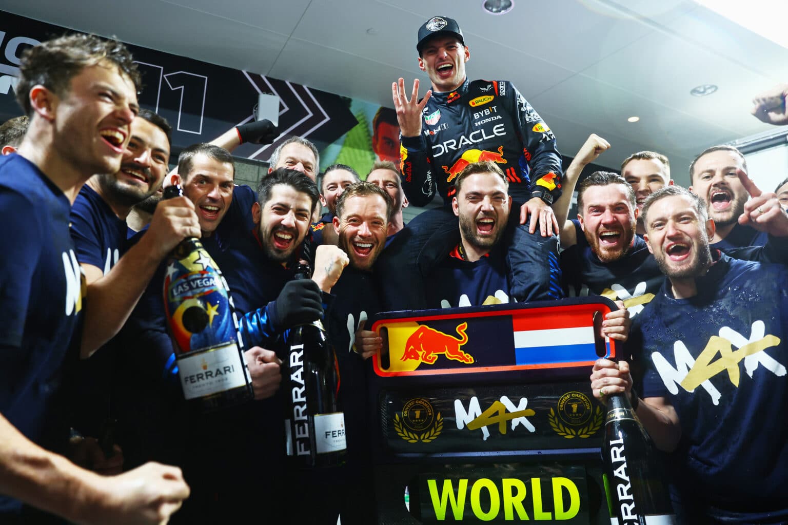 LAS VEGAS, NEVADA - NOVEMBER 23: 2024 F1 World Drivers Champion Max Verstappen of the Netherlands and Oracle Red Bull Racing celebrates with his team after the F1 Grand Prix of Las Vegas at Las Vegas Strip Circuit on November 23, 2024 in Las Vegas, Nevada. (Photo by Mark Thompson/Getty Images) // Getty Images / Red Bull Content Pool // SI202411240377 // Usage for editorial use only //
