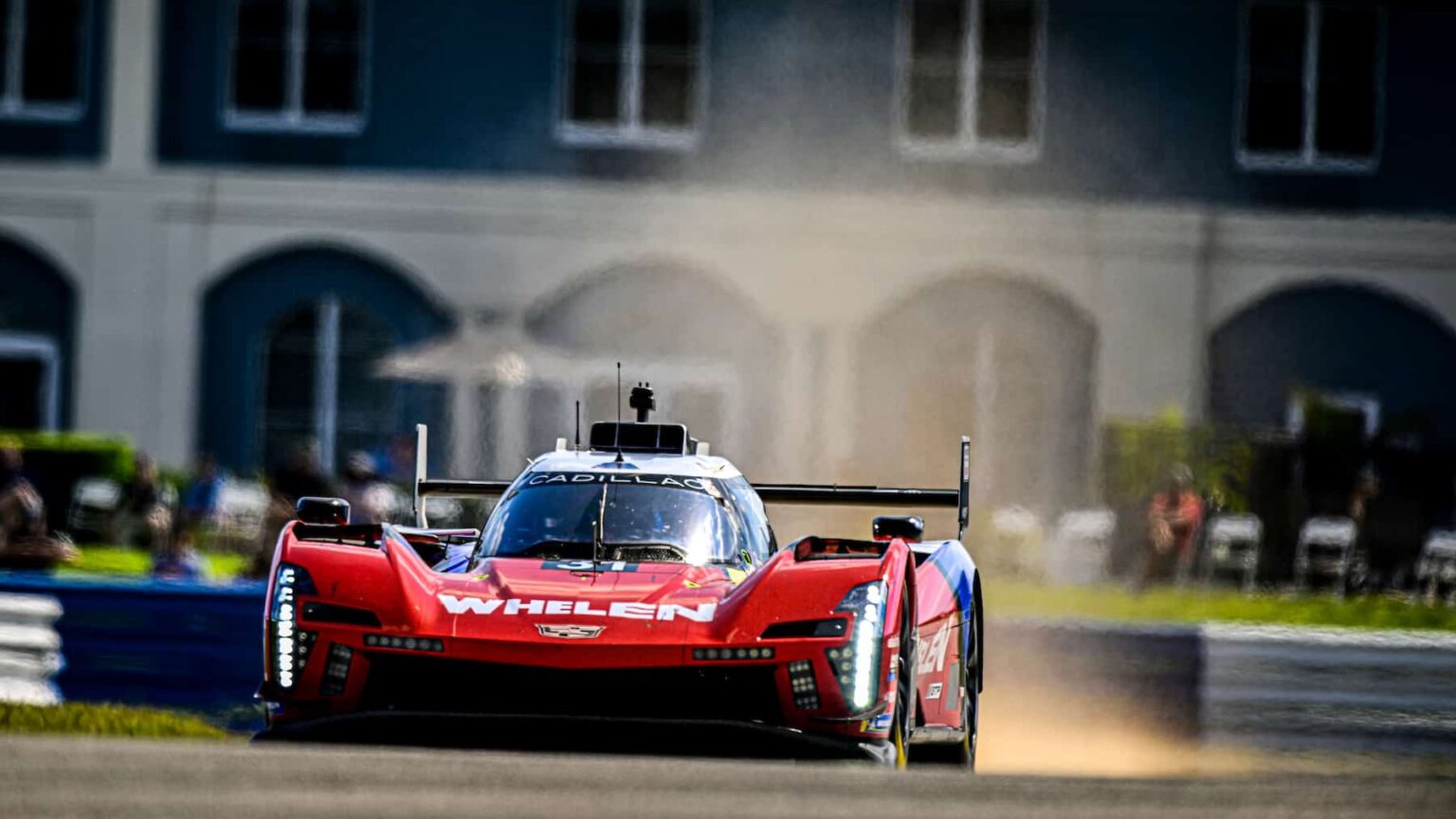 #31: Cadillac Whelen, Cadillac V-Series.R, GTP: Jack Aitken, Earl Bamber, Frederik Vesti. Foto: IMSA/Brandon Badraoui