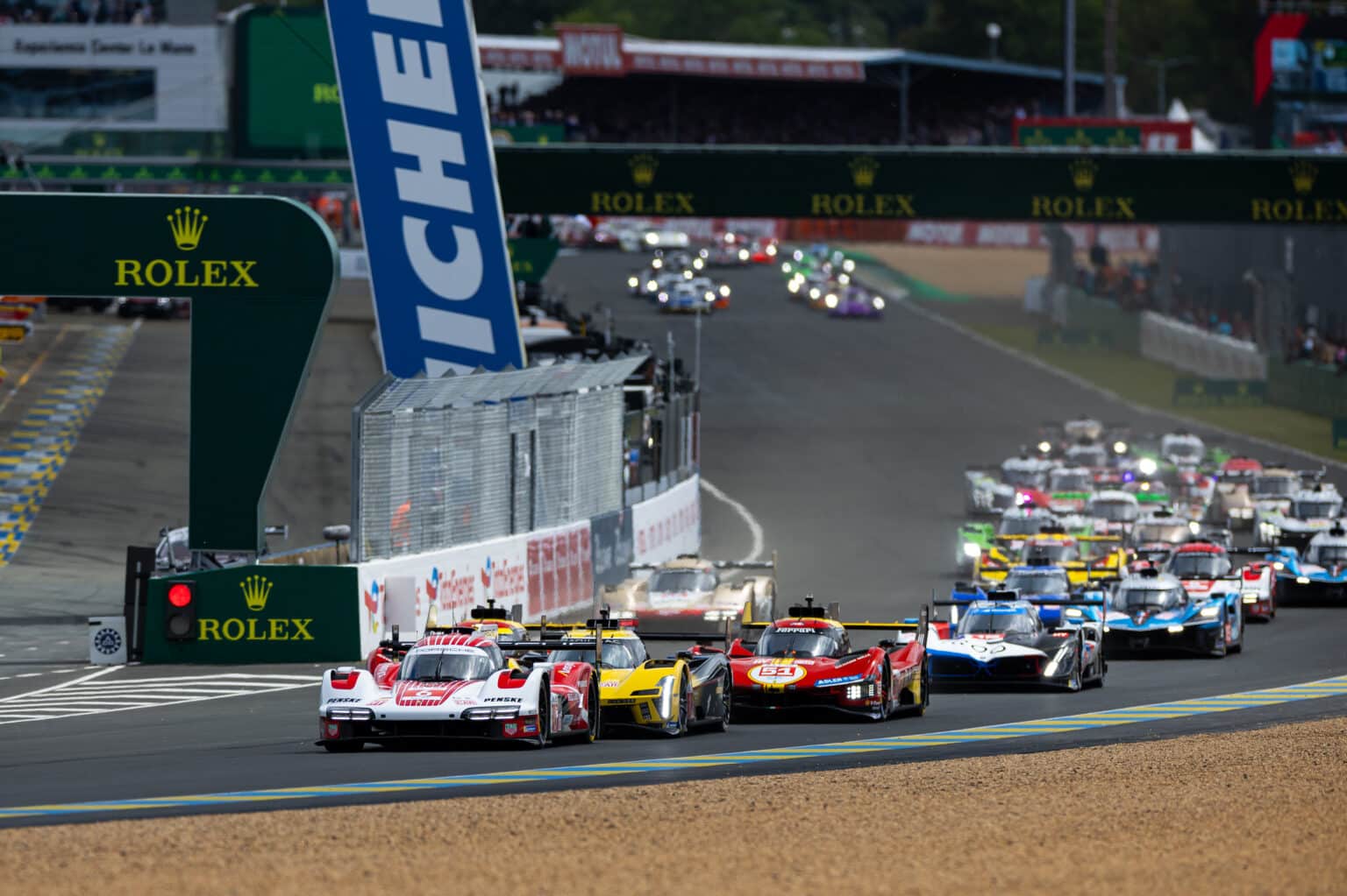 Race start of the race, depart, during the 2024 24 Hours of Le Mans, 4th round of the 2024 FIA World Endurance Championship, on the Circuit des 24 Heures du Mans, from June 15 to 16, 2024 in Le Mans, France - Photo Javier Jimenez / DPPI