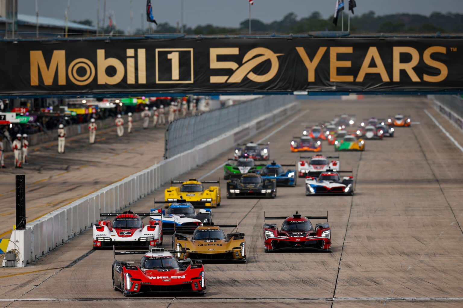 Race Start, #31: Whelen Cadillac Racing, Cadillac V-Series.R, GTP: Pipo Derani, Jack Aitken, Tom Blomqvist