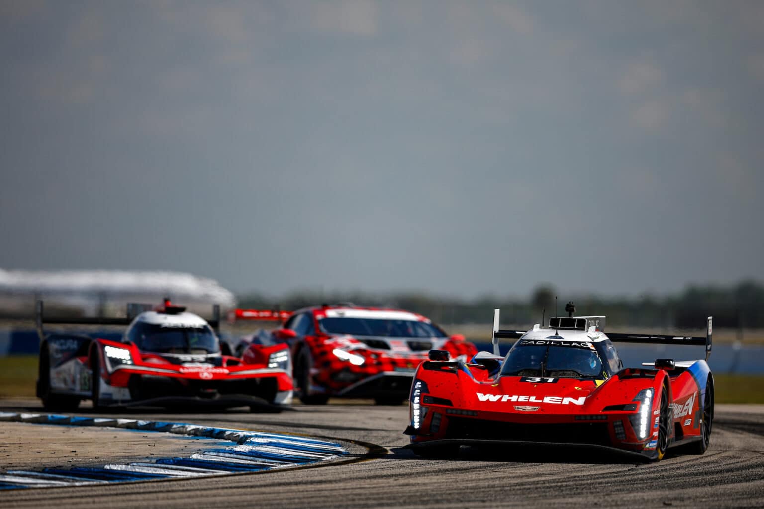 #31: Cadillac Whelen, Cadillac V-Series.R, GTP: Jack Aitken, Earl Bamber, Frederik Vesti. Foto: IMSA/Jake Galstad