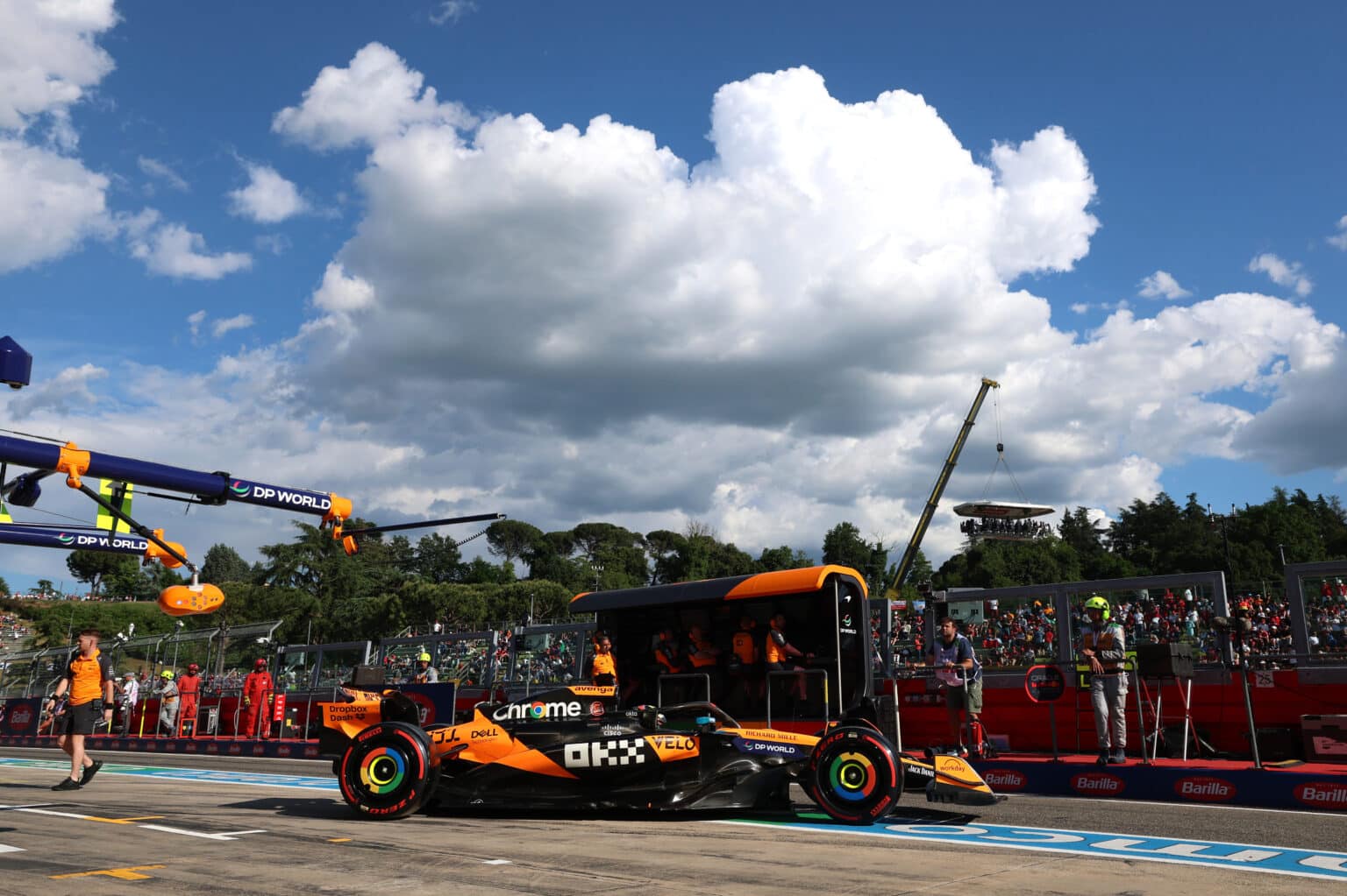 IMOLA, ITALY - MAY 17: Oscar Piastri of Australia driving the (81) McLaren MCL39 Mercedes leaves the garage during qualifying ahead of the F1 Grand Prix of Emilia-Romagna at Autodromo Internazionale Enzo e Dino Ferrari on May 17, 2025 in Imola, Italy. (Photo by Steven Tee/LAT Images)