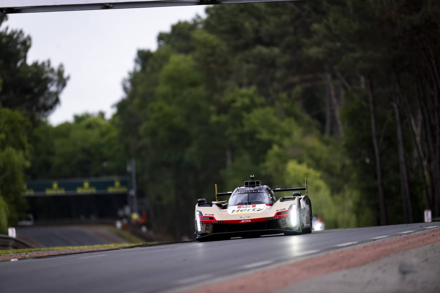 38 BAMBER Earl (nzl), BOURDAIS Sébastien (fra), BUTTON Jenson (gbr), Cadillac Hertz Team Jota, Cadillac V-Series.R, #38, Hypercar, action during the Test Day of the 24 Hours of Le Mans 2025, 4th round of the 2025 FIA World Endurance Championship, on June 8, 2025 on the Circuit des 24 Heures du Mans in Le Mans, France - Photo Fabrizio Boldoni / DPPI