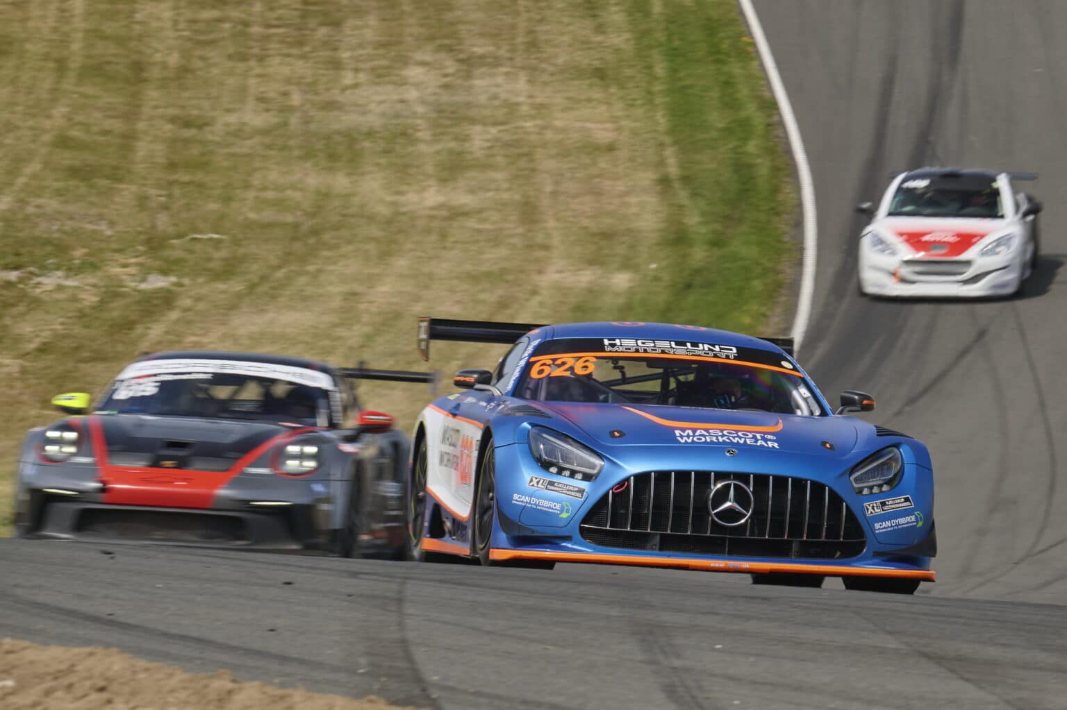 Hegelund-Motorsport-koerte-sig-i-front-paa-Ring-Djursland-foto-Stumpphoto.jpg