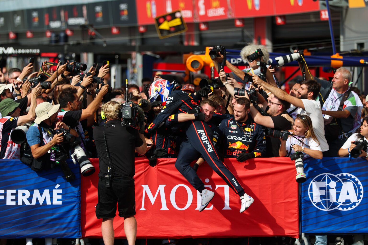 MONZA, ITALY - SEPTEMBER 07: Race winner Max Verstappen of the Netherlands and Oracle Red Bull Racing celebrates with his team in parc ferme during the F1 Grand Prix of Italy at Autodromo Nazionale Monza on September 07, 2025 in Monza, Italy. (Photo by Steven Tee/LAT Images) // Getty Images / Red Bull Content Pool // SI202509070943 // Usage for editorial use only //