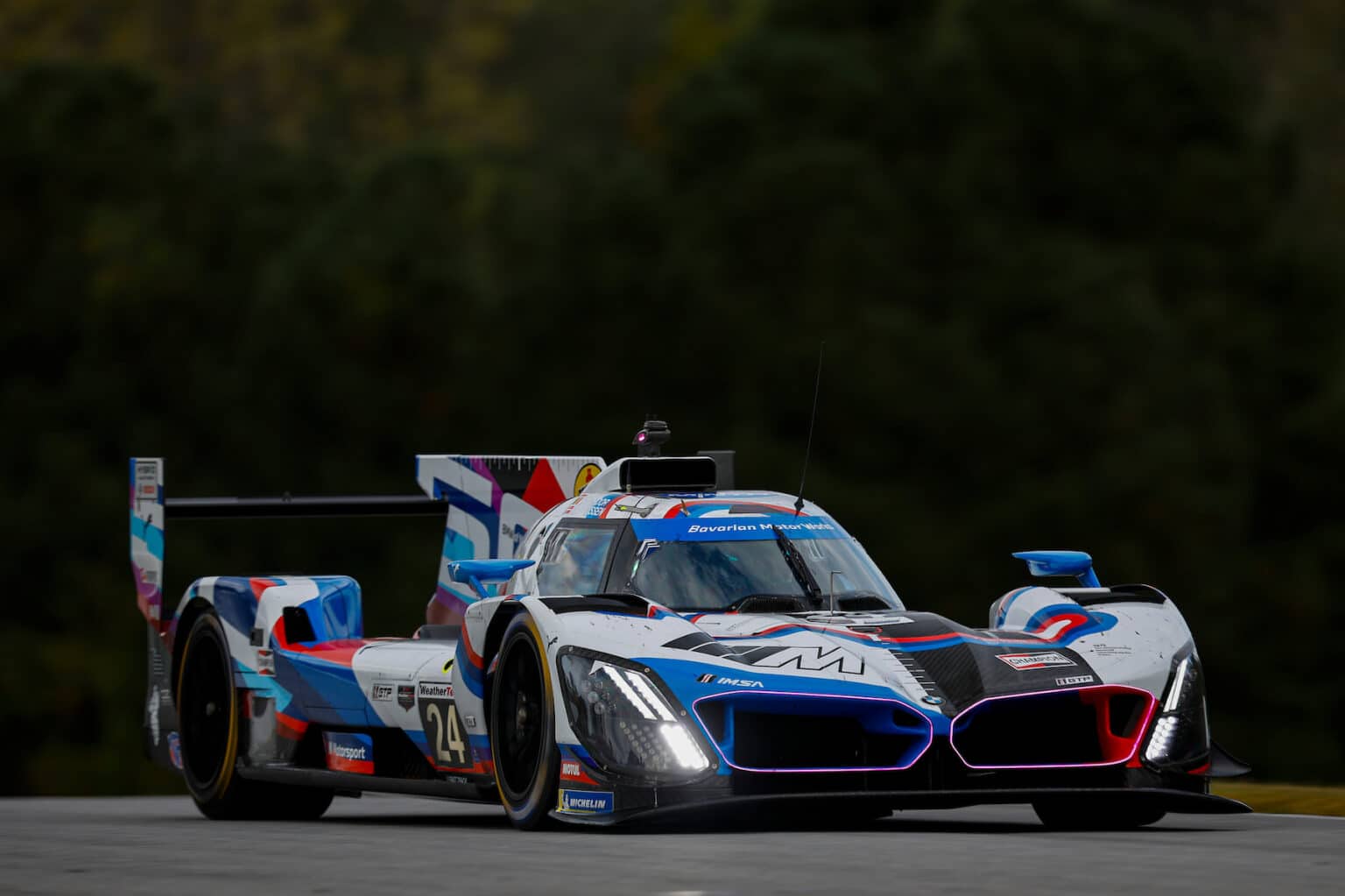 #24: BMW M Team RLL, BMW M Hybrid V8, GTP: Philipp Eng, Dries Vanthoor, Kevin Magnussen. Foto: IMSA / Jake Galstad