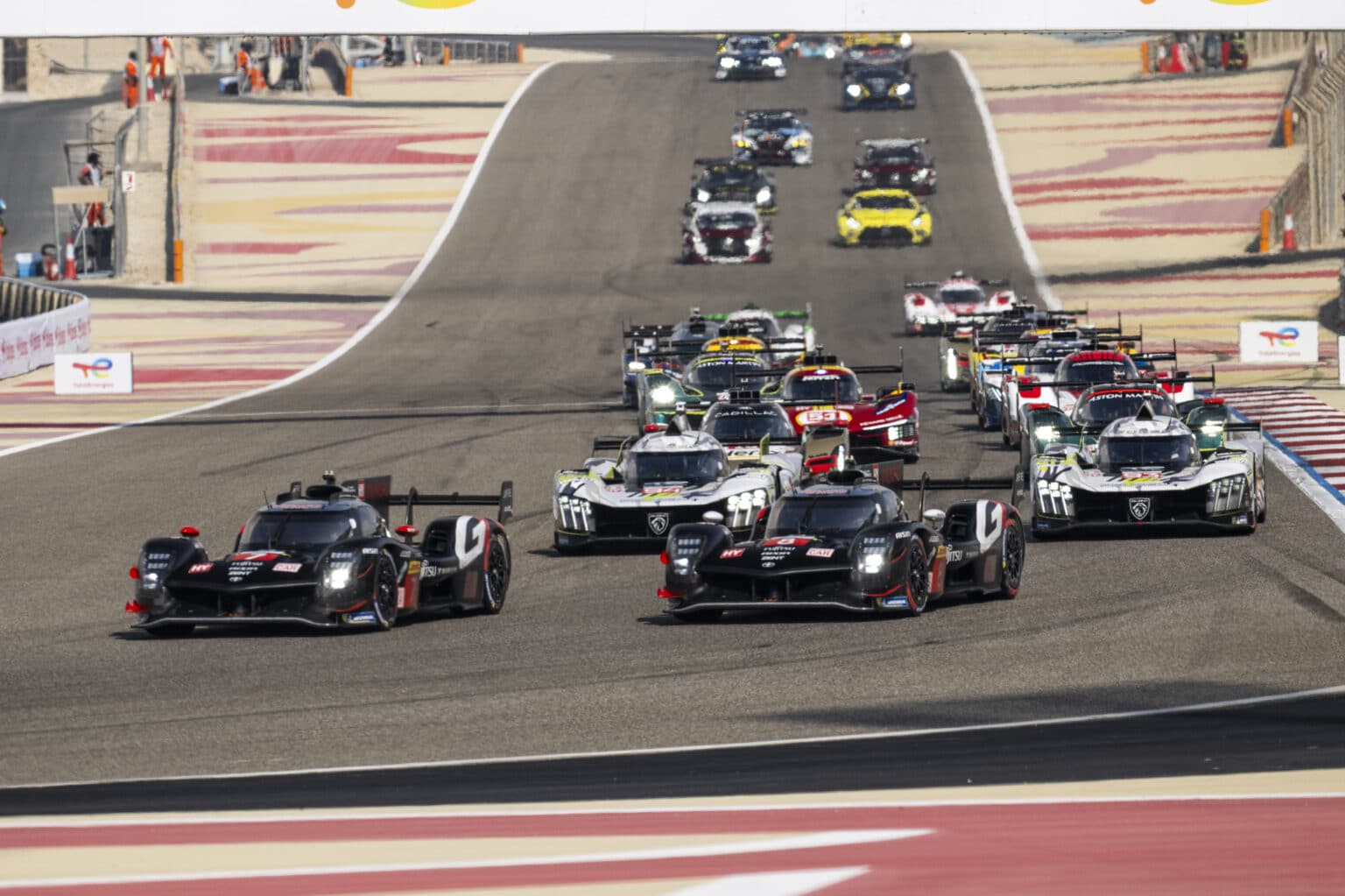 Start of the race, depart, during the 8 Hours of Bahrain 2025, 8th round of the 2025 FIA World Endurance Championship, from November 6 to 8, 2025 on the Bahrain International Circuit in Sakhir, Bahrain - Photo Charly López / DPPI