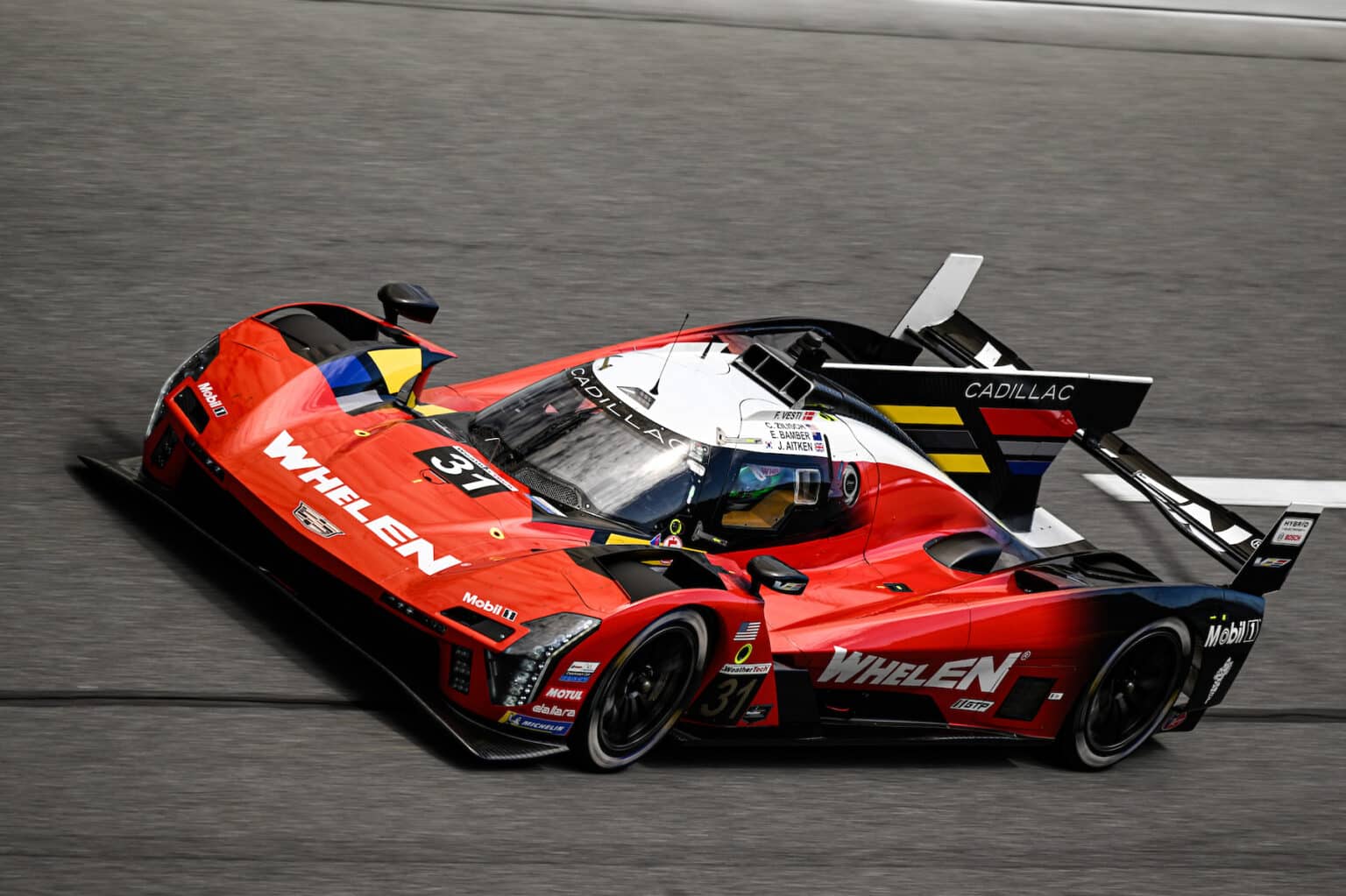 #31: Cadillac Whelen, Cadillac V-Series.R, GTP: Jack Aitken, Earl Bamber, Frederik Vesti, Connor Zilisch. Foto: IMSA/Brandon Badraoui