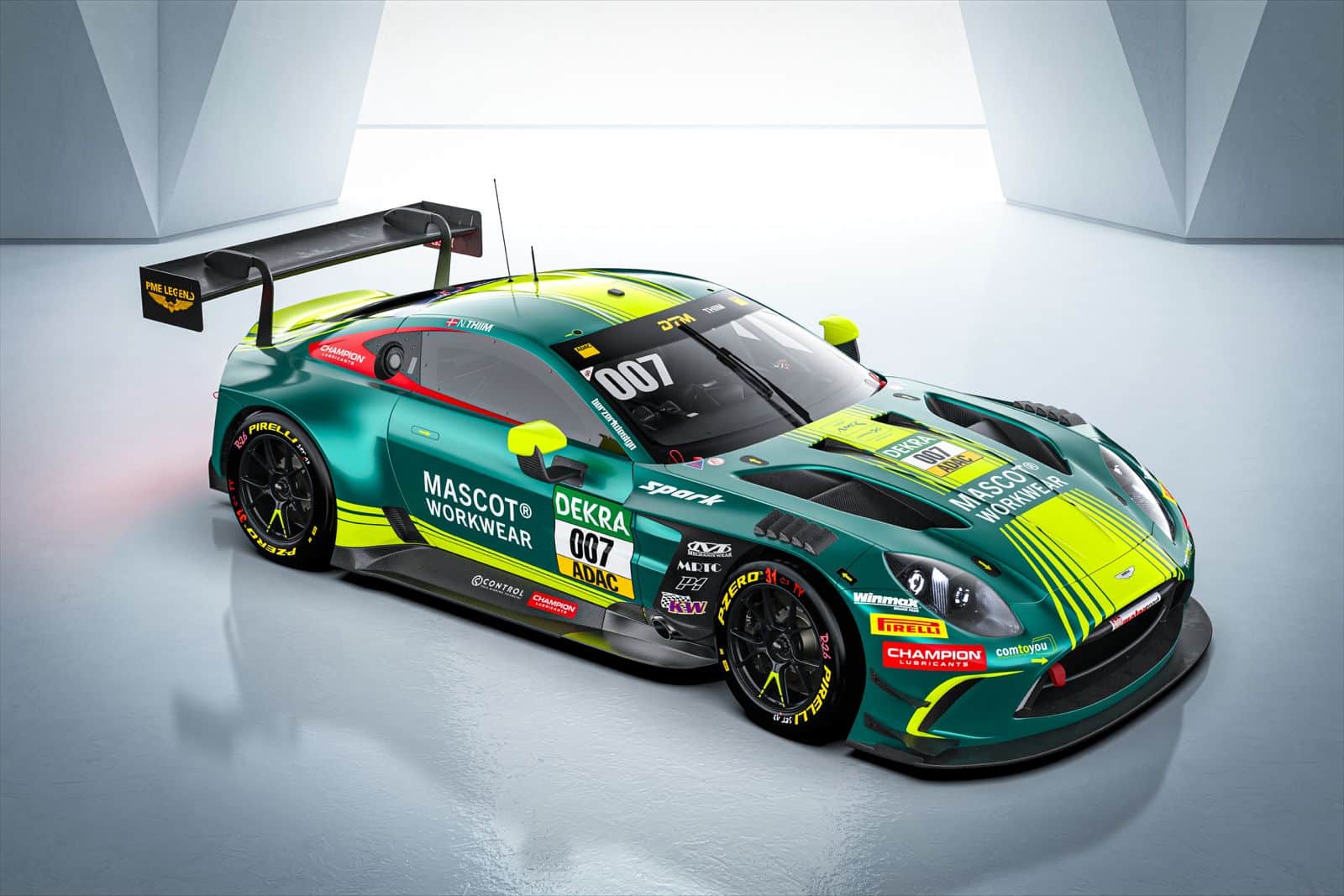 Nicki Thiims Aston Martin til DTM 2026 med den danske sponsor Mascot Workwear.