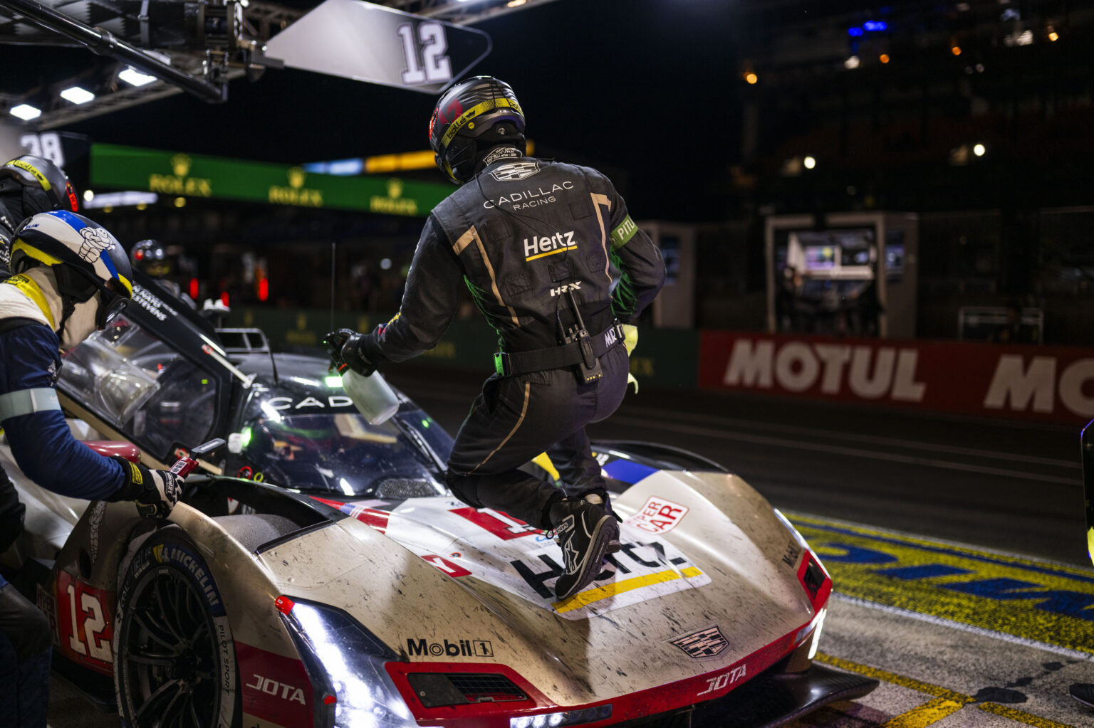 Cadillac Hertz Team Jota mechanic, mecanicien during the 24 Hours of Le Mans 2026, 3rd round of the 2026 FIA World Endurance Championship, on June 14, 2026 on the Circuit des 24 Heures du Mans in Le Mans, France - Photo Charly López / DPPI
