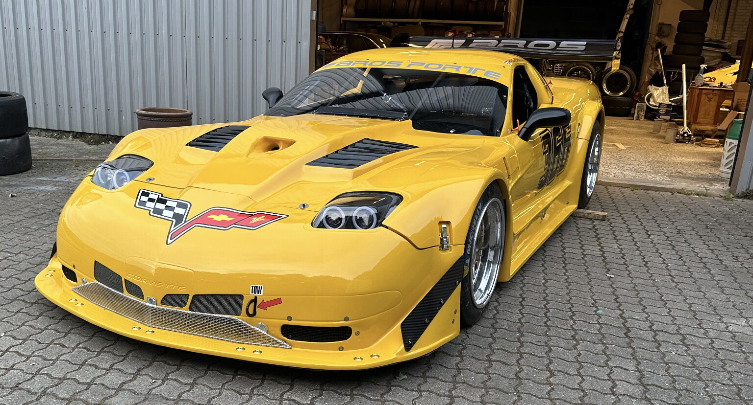 Hans-Henrik-Pedersen-ruller-denne-Corvette-ud-af-garagen-foto-Team-Aros-Porte.jpg