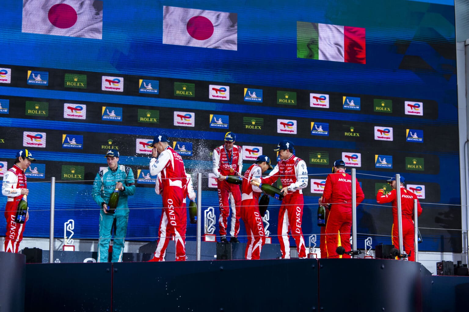 08 BUEMI Sébastien (swi), HARTLEY Brendon (nzl), HIRAKAWA Ryo (jpn), Toyota Racing, Toyota TR010 Hybrid #08, Hypercar, action, 07 CONWAY Mike (gbr), KOBAYASHI Kamui (jpn), DE VRIES Nyck (nld), Toyota Racing, Toyota TR010 Hybrid #07, Hypercar, action, podium, during the 6 Hours of Barcelona 2026, 7th round of the 2026 FIA World Endurance Championship, from October 16 to 18, 2026 on the Circuit de Barcelona-Catalunya in Montmelo, Spain - Photo Andrea Lorenzina / DPPI